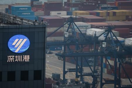 　中国・深セン港にあるコンテナターミナル＝１１日（ゲッティ＝共同）