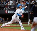 　７回途中に登板し、連続救援登板のプロ野球新記録を達成した日本ハム・宮西＝エスコンフィールド