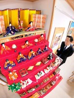 １階に展示中の豪華な７段飾り