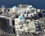 　四国電力伊方原発。左奥が２号機＝昨年１２月、愛媛県伊方町