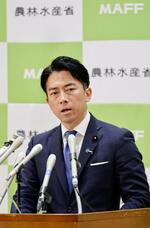 　就任の記者会見を開いた小泉農相＝２１日午後、農水省