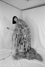 　片山真理「ｃａｒｙａｔｉｄ　＃００４」（（Ｃ）Ｍａｒｉ　Ｋａｔａｙａｍａ，ｃｏｕｒｔｅｓｙ　ｏｆ　Ｍａｒｉ　Ｋａｔａｙａｍａ　Ｓｔｕｄｉｏ　ａｎｄ　Ｇａｌｅｒｉｅ　Ｓｕｚａｎｎｅ　Ｔａｒａｓｉｅｖｅ）（提供写真）