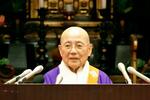 　善光寺大本願の住職に就任した第１２２世川名観恵上人＝９日午前、長野市