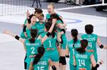 　ＮＥＣ川崎に２連勝し、優勝を喜ぶ大阪Ｍの選手たち＝有明アリーナ