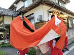 家々の玄関先で披露された青年団の麒麟獅子舞