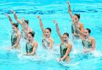 　日本選手権のエキシビションで演技を披露するＡＳ日本代表＝東京アクアティクスセンター