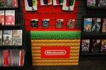 　米ゲーム小売りゲームストップ店舗にある任天堂スイッチの売り場＝４日、ニューヨーク（ゲッティ＝共同）