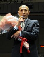 最優秀選手賞を受賞し、あいさつする西谷和宏＝２０１７年５月31日、後楽園ホール