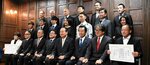永年勤続表彰を受けた被表彰者ら
