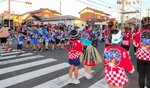 会場を熱気で包む踊り子たち