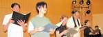 公演を前に稽古を重ねる出演者ら