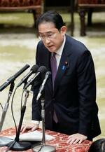 　衆院予算委の集中審議で答弁する岸田首相＝２０日午後