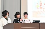 若桜町をより良いまちにするためのアイデアを発表する児童ら