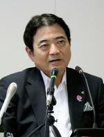 　関西３空港懇談会を終え、記者会見する関西エアポートの山谷佳之社長＝１５日午後、大阪市