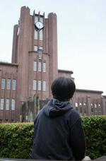 　取材に応じる東大生の桑原秀彰さん＝３日、東京都文京区の東大・本郷キャンパス