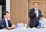 開催県の知事としてあいさつする平井知事（右）＝２２日、伯耆町内のホテル