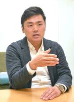　「ハラスメントを受けた認識がある場合、日記や備忘録、メールなど被害を可視化できるものを残しておきましょう」と梅沢康二さん＝東京都新宿区