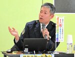 詐欺の手口や対策を伝える田中警部補