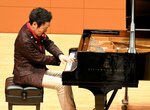 思いのこもった演奏で聴衆を魅了する西川さん