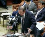 　衆院予算委の集中審議で答弁する石破首相＝１２日午前