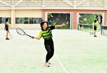 白熱したプレーを繰り広げる参加者＝２５日、新温泉町湯の健康公園