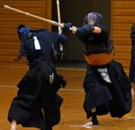 男子団体決勝で優勝に貢献した米子松蔭・北堀（右）＝鳥取県立武道館