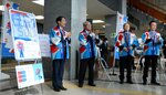 除幕された大阪・関西万博のカウントダウンボード＝３０日、鳥取県庁
