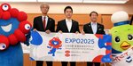 万博の大成功に向けて連携を確認した平井知事（右）と吉村知事（中）＝２２日、鳥取県庁