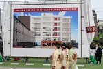 披露された中学校新校舎の大型パネル