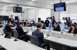 闇バイト犯罪への県民の加担や被害を防ぐ対応策を検討する関係部局の職員ら＝２０日、鳥取県庁