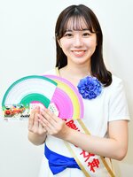 ハロウィンジャンボをＰＲする斎藤さん