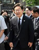 　２９日、期日前投票のためソウルの投票所を訪れた革新系最大野党「共に民主党」候補の李在明前代表（共同）