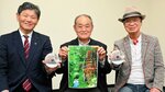 「五一じいさん」のＤＶＤ完成を喜ぶ（左から）森田豊充さん、森田尾山さん、石田光輝さん