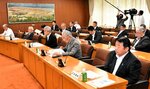 公選法で禁止される寄付行為について学ぶ会派「県議会自民党」の県議ら＝９日、鳥取県庁