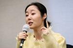　３１日、ソウルで記者会見する「ＡＤＯＲ」のミン・ヒジン代表（共同）