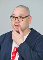 　「つらい過去を笑い話に変えた著書が多いため、現在進行形の自分について書くのは当初恥ずかしかった」と語る爪切男さん