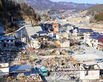 大規模山林火災の避難指示が解除された岩手県大船渡市三陸町綾里。住宅などが焼け落ちる大きな被害があった＝１０日午後３時２分