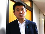 鳥取県議会での一般質問後、取材に応じる県議の平井容疑者（６月２３日）