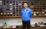 　「三義漆器店」の曽根佳弘社長＝福島県会津若松市