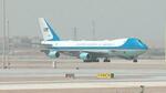 　トランプ米大統領が乗る大統領専用機エアフォースワン＝１３日、サウジアラビア・リヤド（サウジテレビ提供・ロイター＝共同）