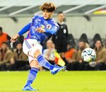 ミャンマー戦の後半、ゴールを狙う佐野＝パナソニックスタジアム吹田