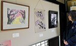 和紙を使った緻密な作品が並ぶ会場