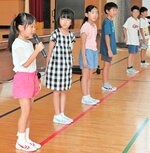 １学期に力を入れた活動を発表する児童ら＝１９日、南部町宮前の会見小