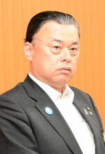 島根県益田市での文献調査受け入れに反対の考えを示す丸山知事＝１６日、島根県庁