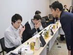 　資生堂が開いた男性向けメークの講座＝３月、東京都墨田区