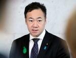 　閣議後、記者会見する鈴木法相＝１８日午前、国会