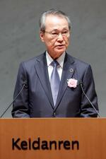 　経団連の定時総会で会長に選任され、あいさつする筒井義信氏＝２９日午後、東京・大手町の経団連会館