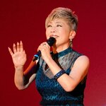 シャンソンを思わせるしシャレた歌いっぷりの西山ひとみ