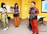 「できることを毎日続けよう」と呼びかける小松さん（右）
