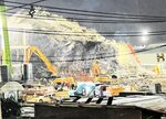 ミャンマーで発生した地震で倒壊したバンコクのビル。大きな塊に姿を変えていた＝４月４日、タイ